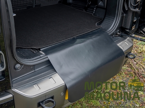 LOADSPACE CARPET MAT WITH BUMPER PROTECTOR DEFENDER 110 2020+/ DEF20
